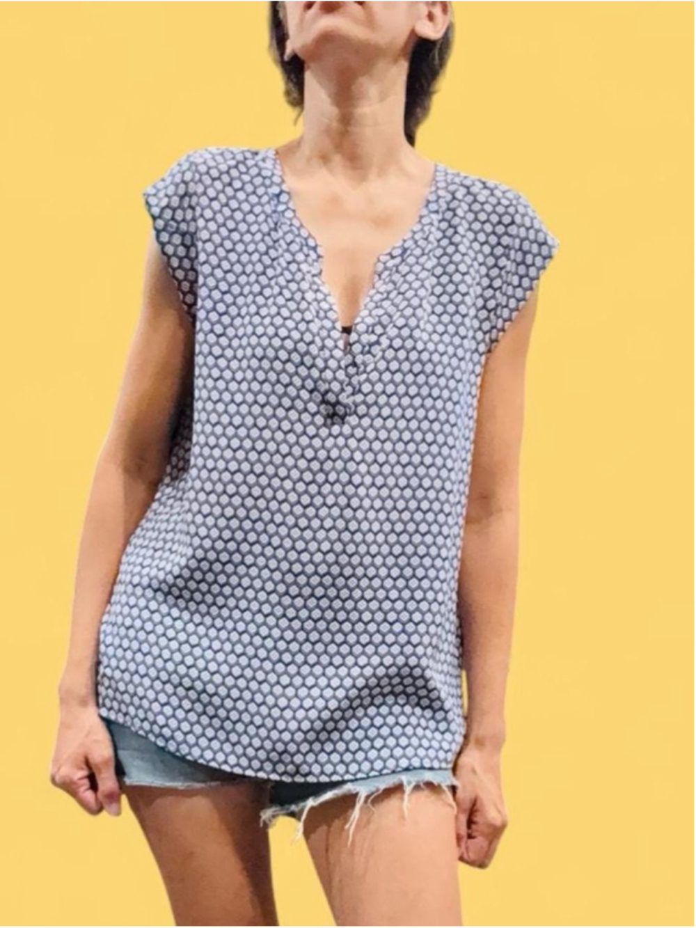 Joie 100% Silk Blouse XS Blue White Geometric Print Cap Sleeve Tunic Top Mod EUC